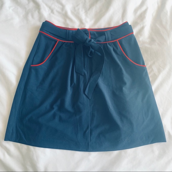Tommy Hilfiger skirt w/ pockets - Picture 2 of 3